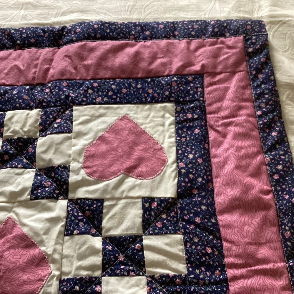 Handmade vintage quilted heart country wall hanging blue / mauve 29 x 29 inches - Picture 3 of 12